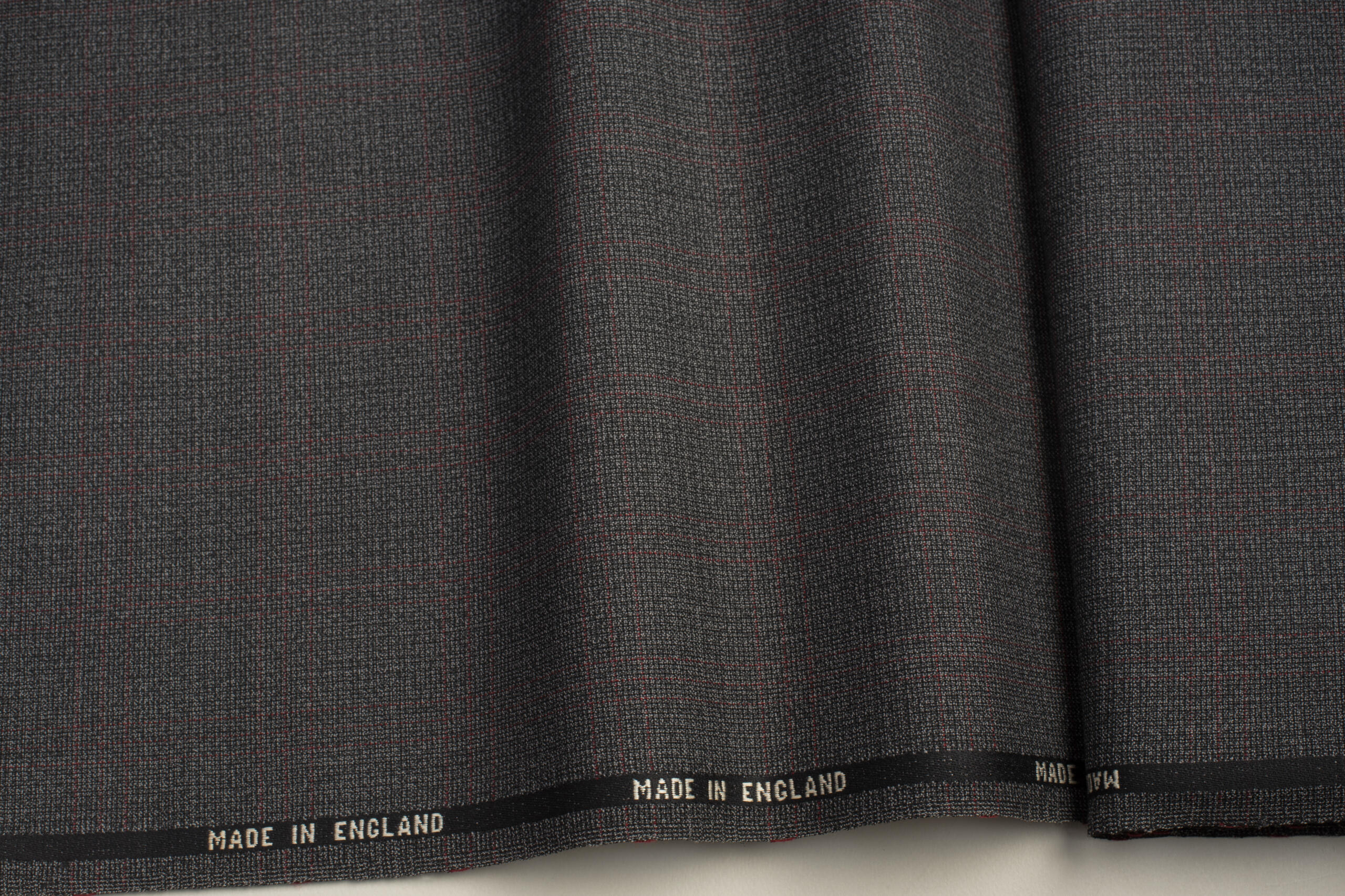 ALL WOOL FABRIC- OVERCHECK MOTIFS- BLACK, WHITE, RED COLOR - ENGLAND