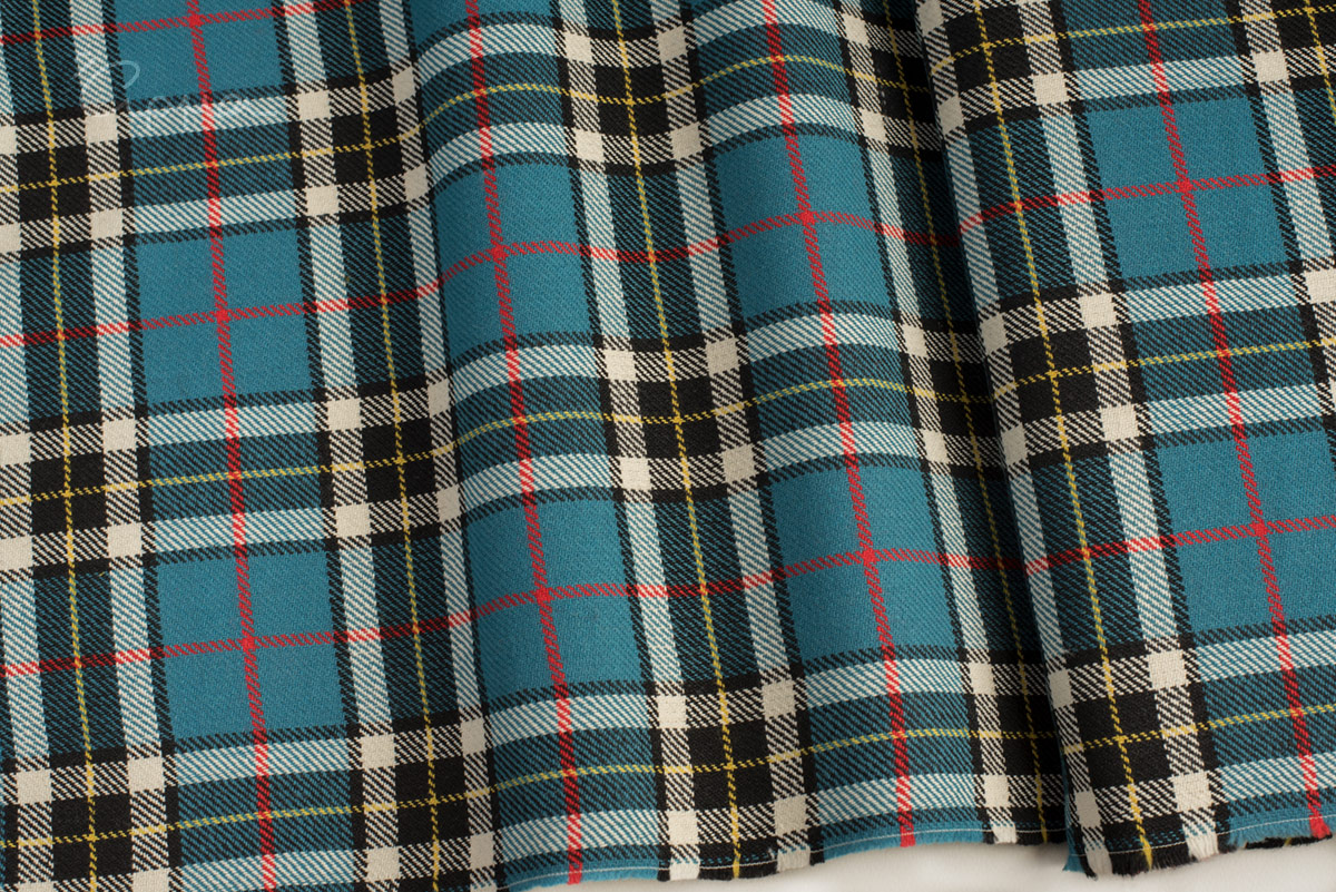 ΟΛΟΜΑΛΛΟ ΥΦΑΣΜΑ- ΚΑΡΩ ΣΧΕΔΙΟ ΤΥΠΟΥ ΤΑΡΤΑΝ- ΜΠΛΕ, ΚΟΚΚΙΝΟ, ΚΙΤΡΙΝΟ ΧΡΩΜΑ- ΣΚΩΤΙΑΣ