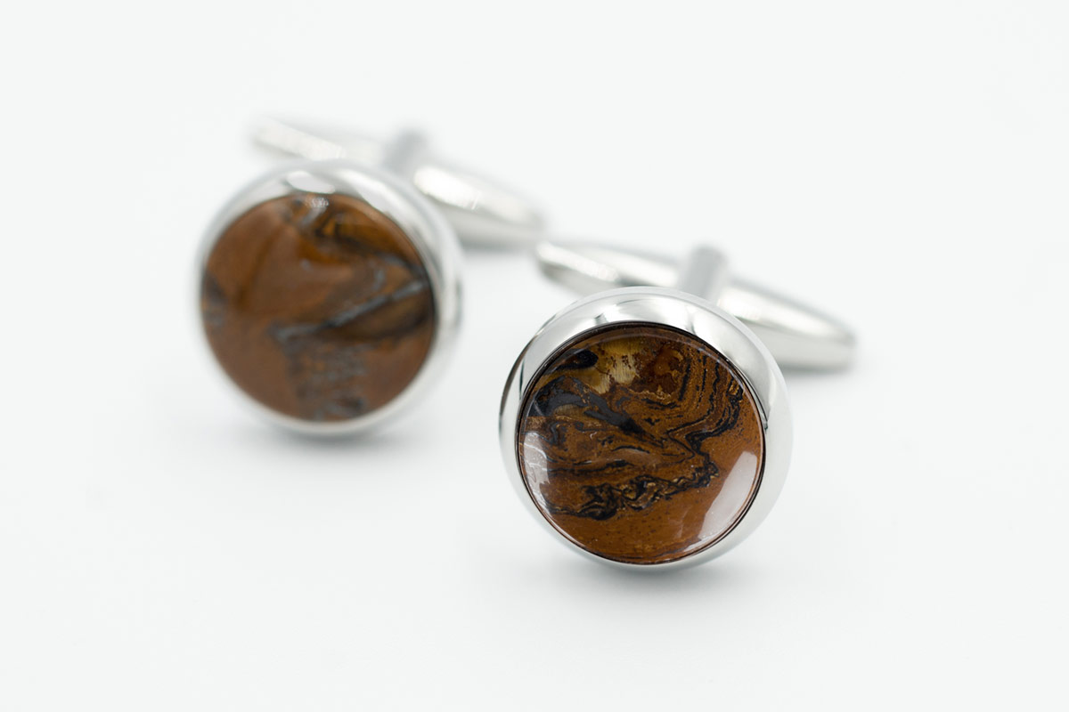 maniketokoumpa-stoggula-me-petra