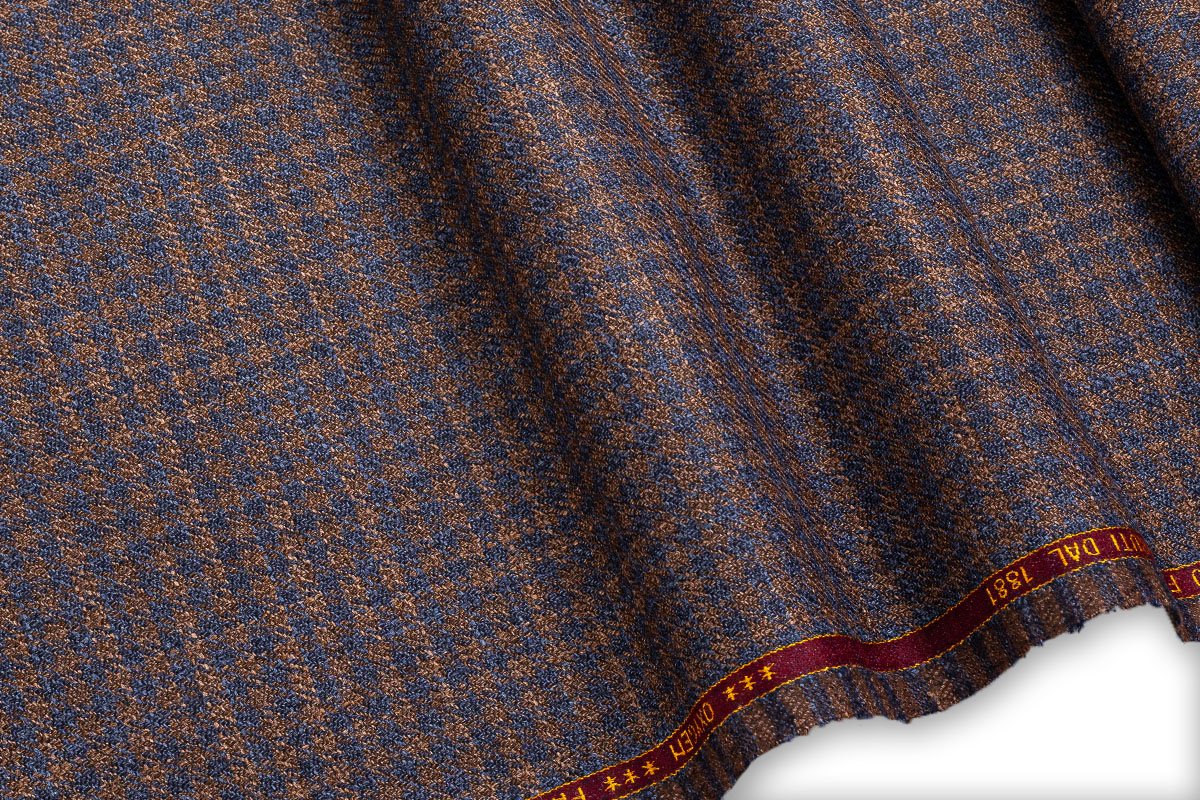 malli-metaksi-yfasma-italias-keramidi-mple-chroma-karo-motibo