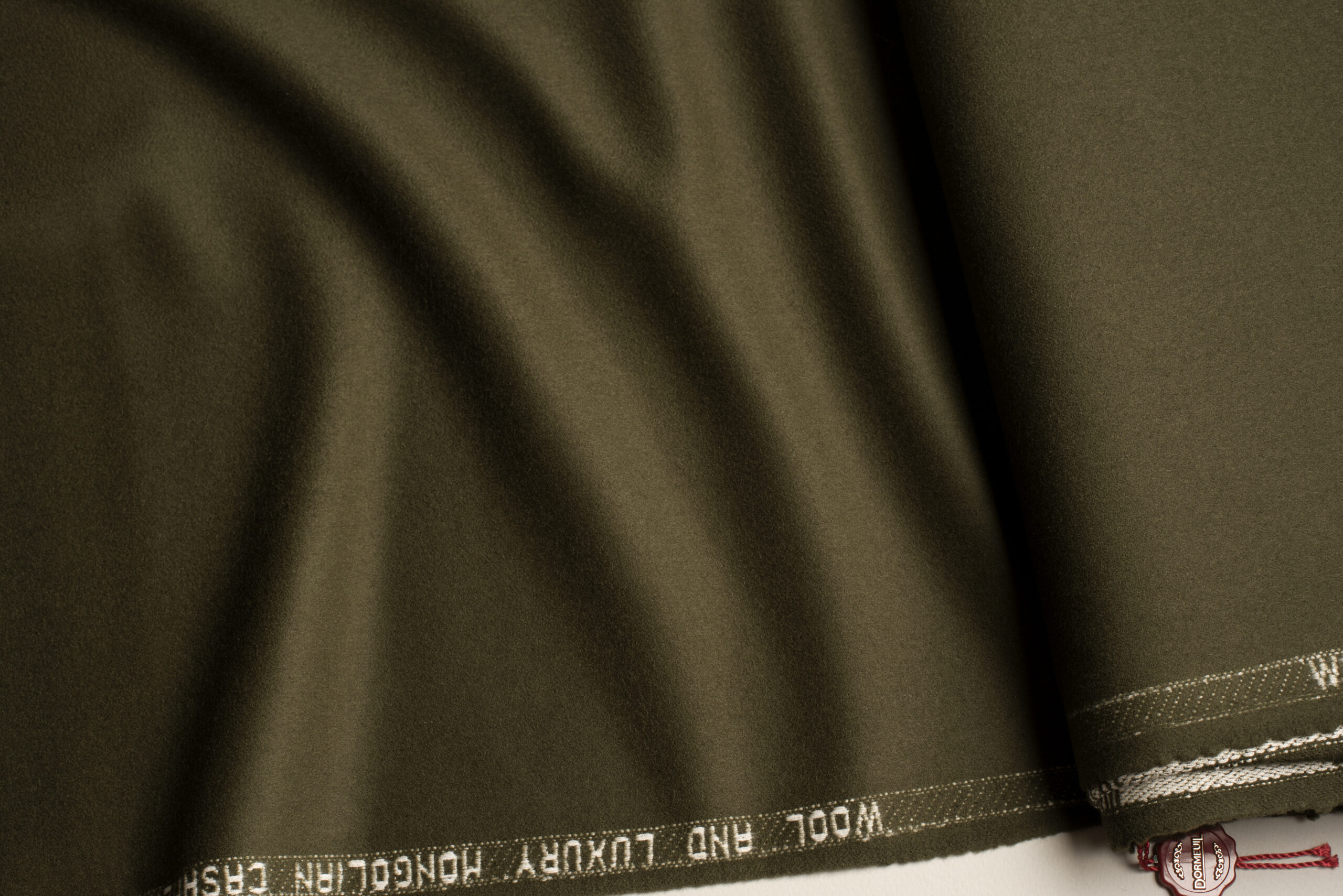 malli-cashmere-yfasma-ladi-prasino-chroma-dormeuil