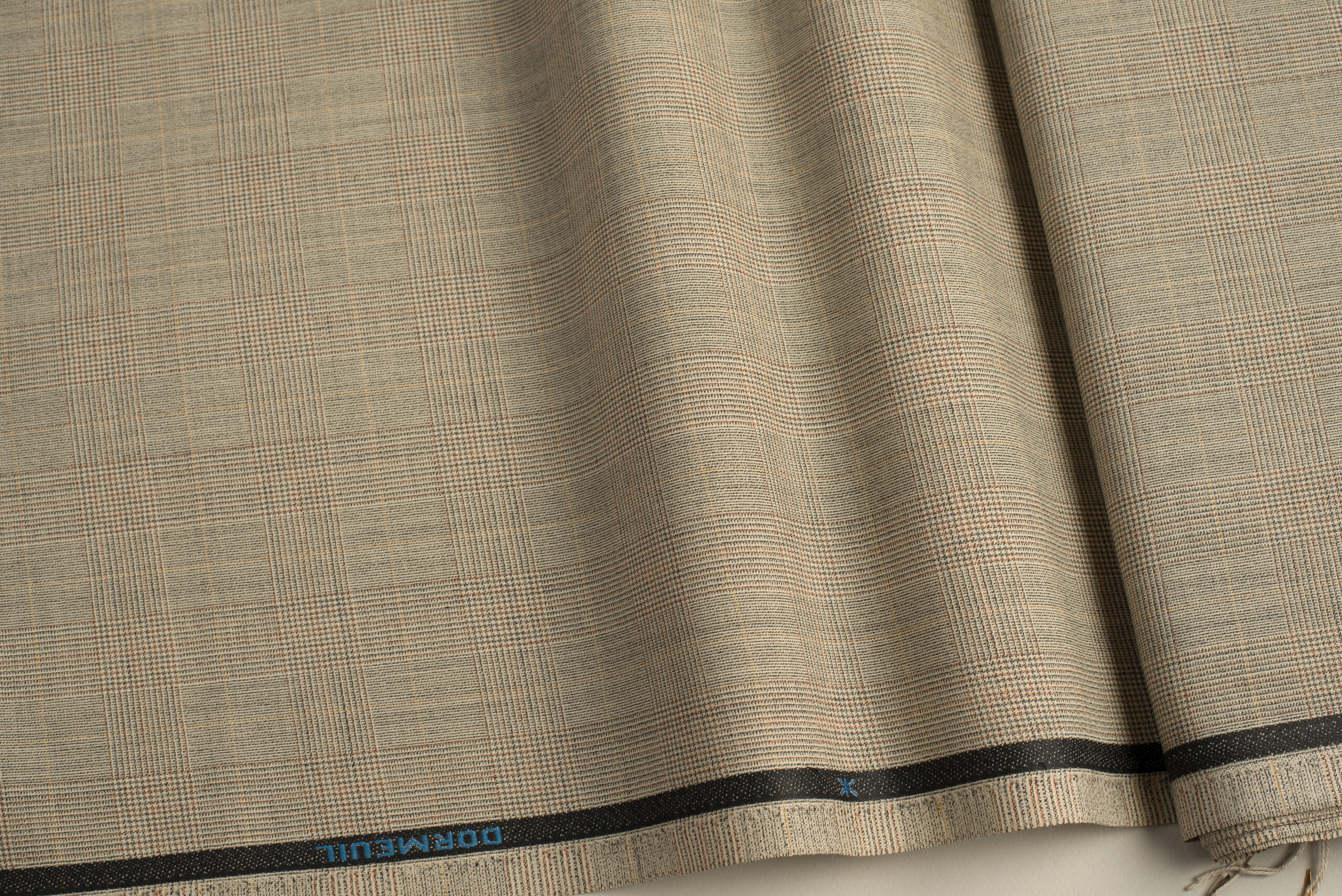 olomallo-yfasma-agglia-mpez-ladi-kaneli-kitrino-chroma-prince-of-wales-motibo