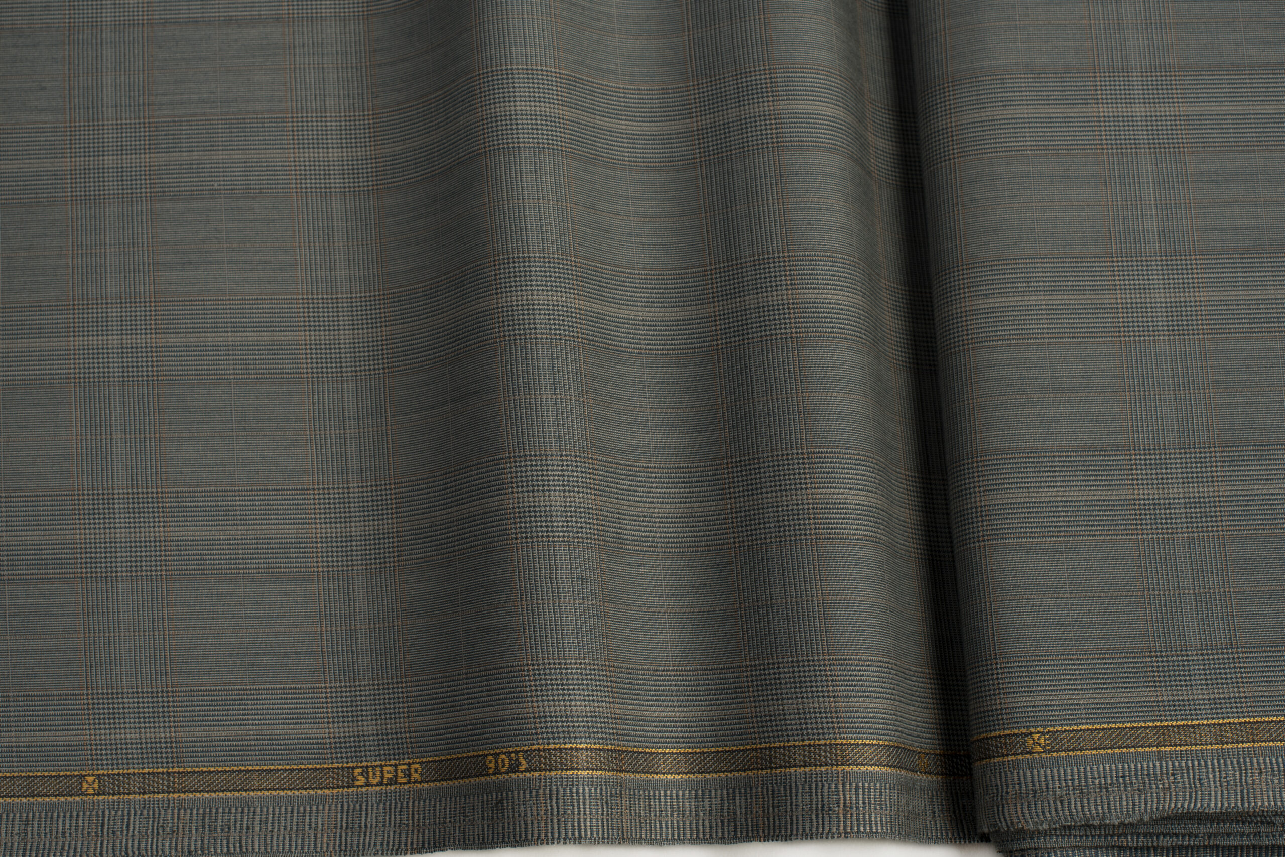 olomallo-yfasma-agglia-gkri-galazio-kaneli-chroma-prince-of-wales-motibo