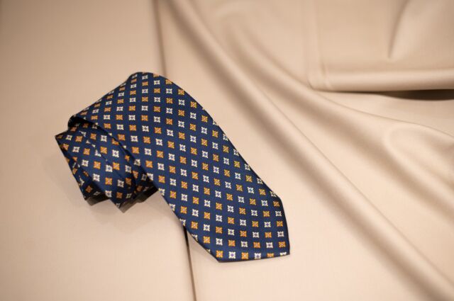 Θα έχετε καταλάβει την αγάπη ❤️ μας για τις μεταξωτές γραβάτες. 

Νέα παραλαβή από Ιταλία και ελπίζουμε να τις αγαπήσετε όσο εμείς.

Για παραγγελίες: www.armafabrics.gr (Link in Bio)
☎️ 2314-319440
📍Βασ. Ηρακλείου 9, Θεσσαλονίκη
 
#tie #vintage #luxury #outfit #accessories #mensfashion #men #man #menswear #menstyle #classy #shirt #madeinitaly #mensstyle #elegant #groom #jacket #elegance #suit #dapper #thessaloniki